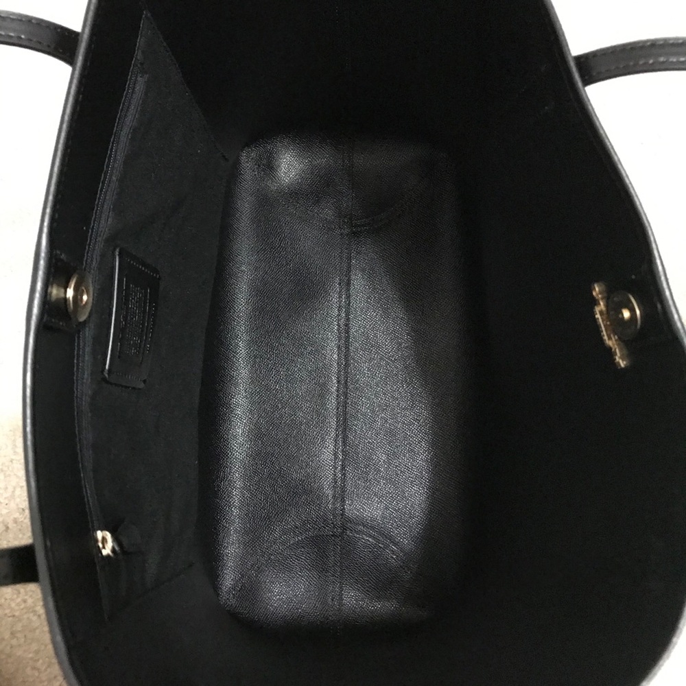 New! COACH TOTE & WRISTLET - Picture 4 of 12